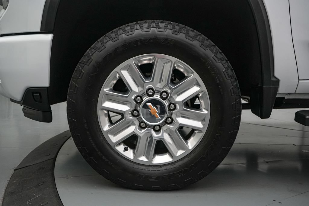 Used 2024 Chevrolet Silverado 2500 High Country w/ Technology Package AWD/4WD image 11
