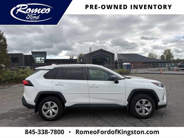 Used 2022 Toyota RAV4 LE AWD/4WD image 4