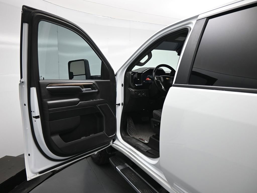 Used 2024 Chevrolet Silverado 2500 LT image 9