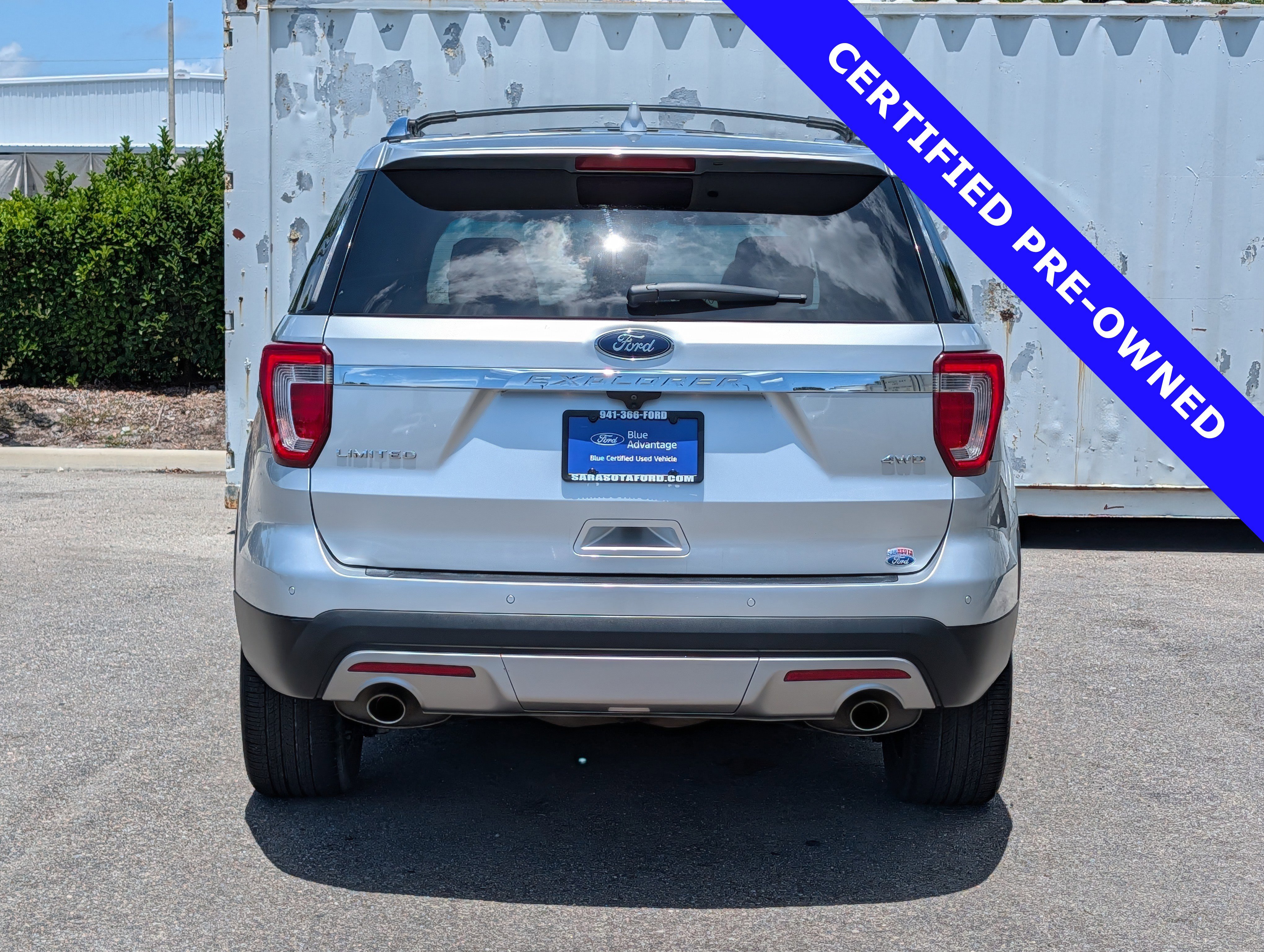 Certified 2017 Ford Explorer Limited AWD/4WD image 5