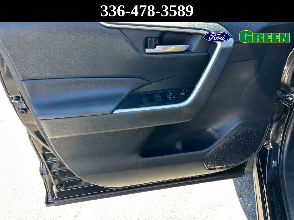 Used 2021 Toyota RAV4 XLE FWD image 11