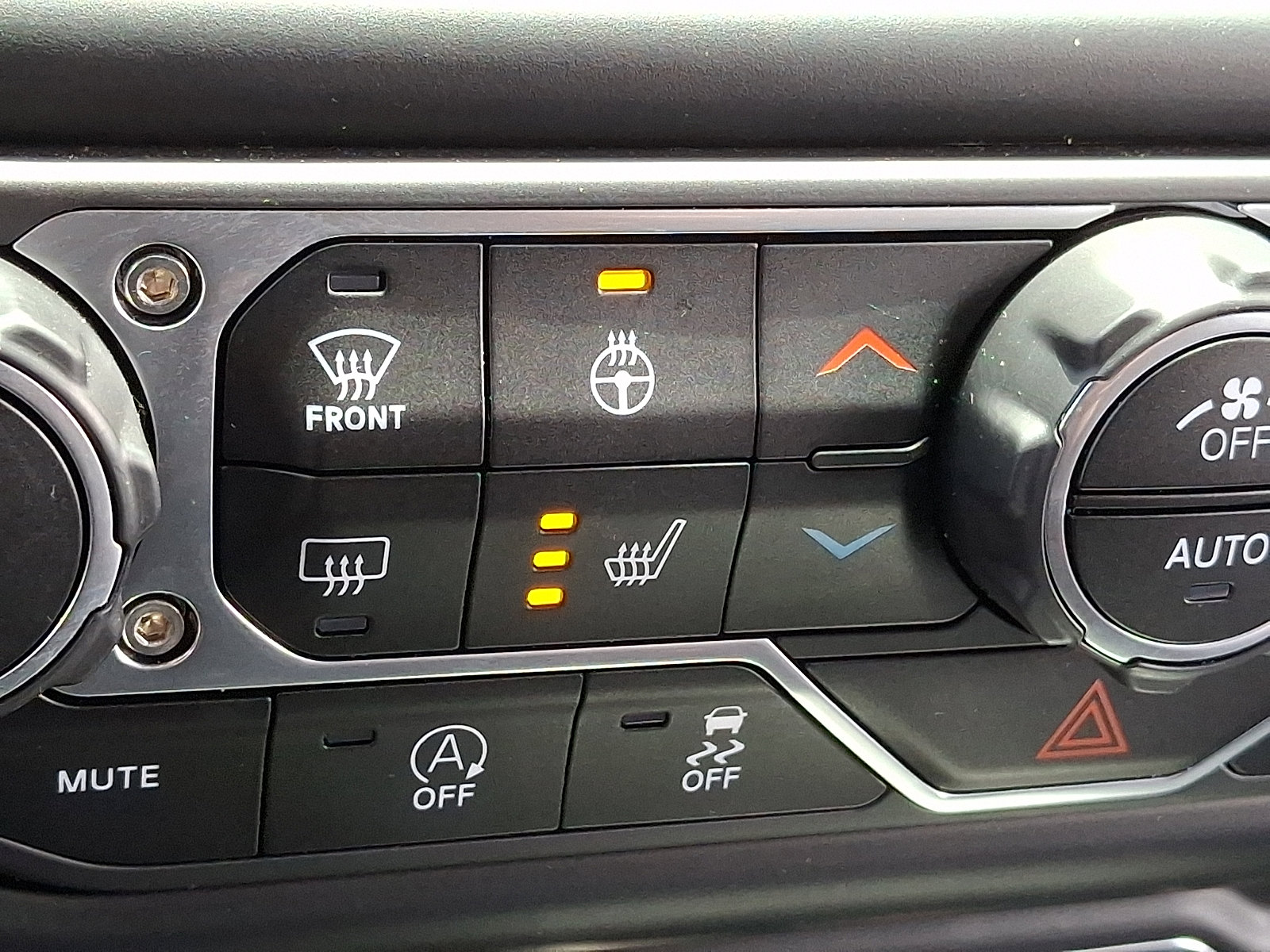 Used 2023 Jeep Gladiator Rubicon w/ LED Lighting Group AWD/4WD image 31