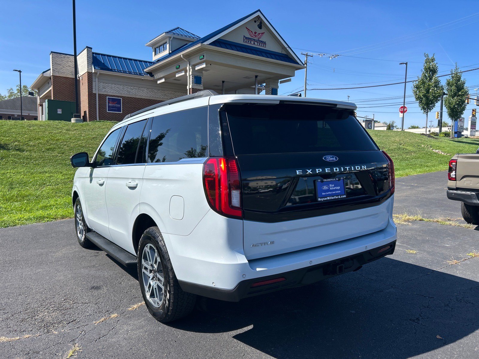 Certified 2025 Ford Expedition Active AWD/4WD image 11