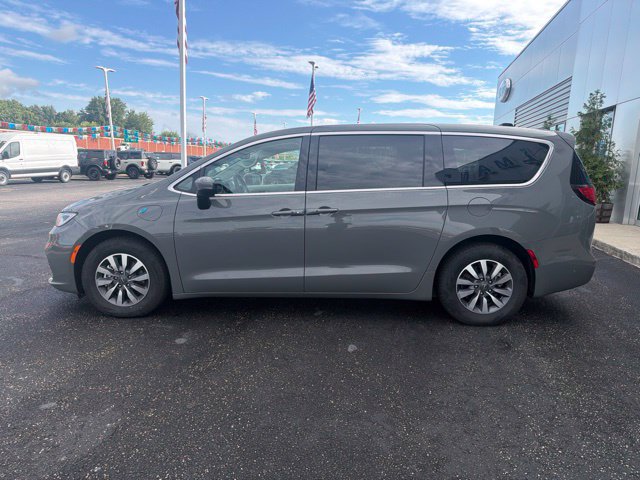 Used 2023 Chrysler Pacifica Touring-L FWD image 7
