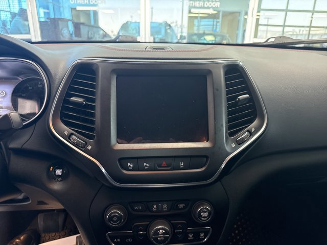 Used 2021 Jeep Cherokee Trailhawk w/ Sun, Sound & Nav Group AWD/4WD image 11