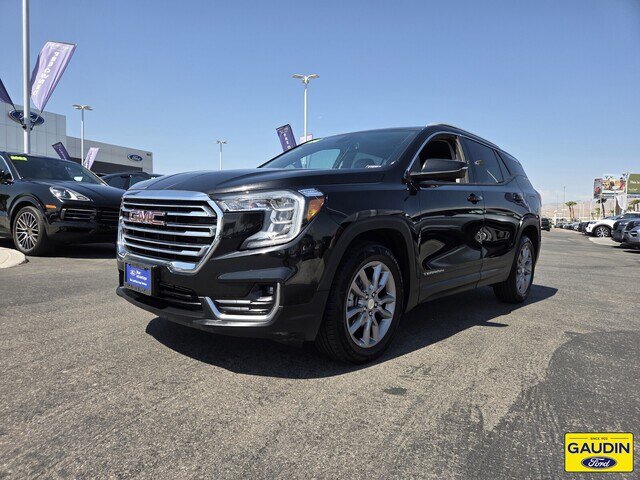 Used 2024 GMC Terrain SLT AWD/4WD image 3