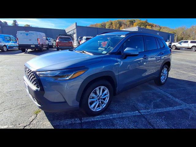 Used 2023 Toyota Corolla Cross LE AWD/4WD image 4