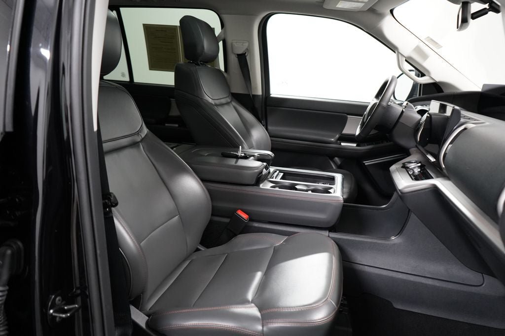 Certified 2025 Ford Expedition Active AWD/4WD image 32