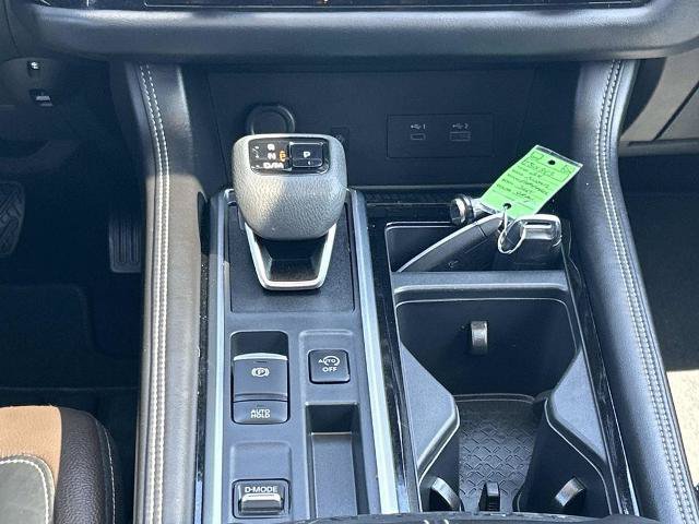 Used 2024 Nissan Pathfinder Platinum w/ Cargo Package FWD image 16