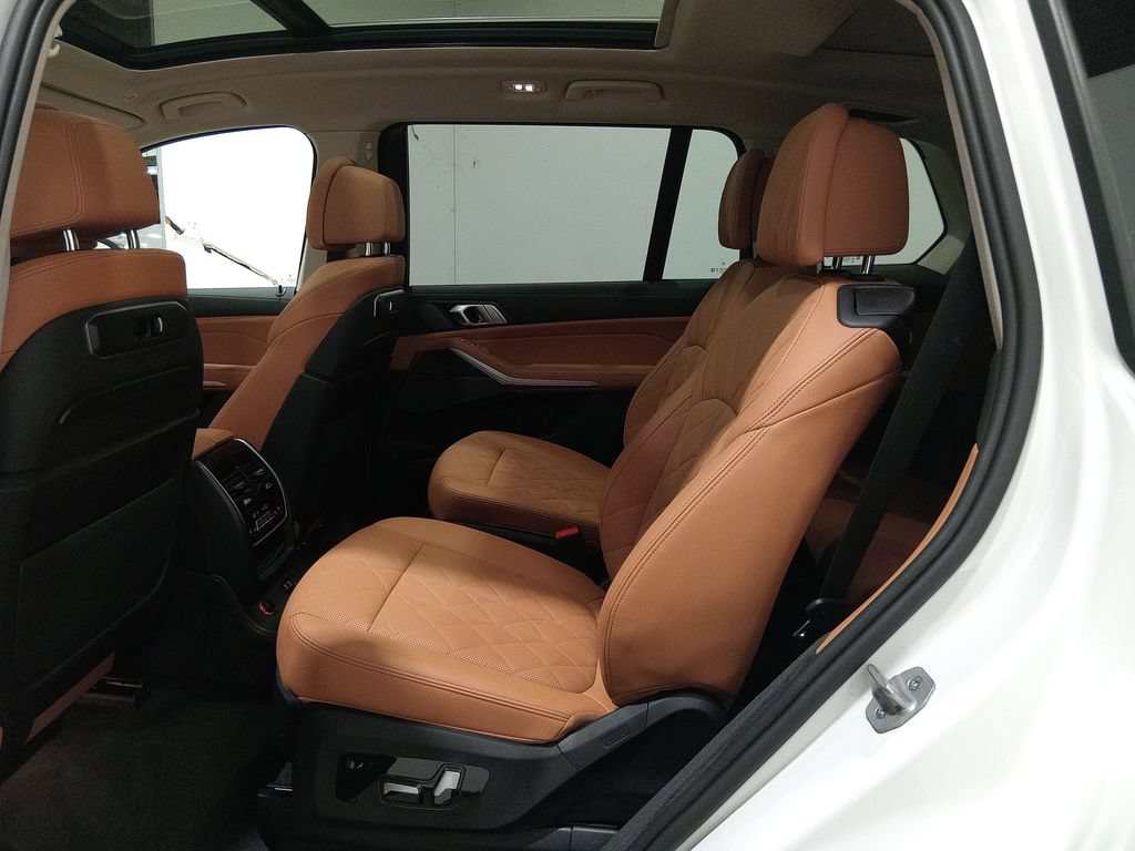 Used 2024 BMW X7 xDrive40i w/ Premium Package AWD/4WD image 14