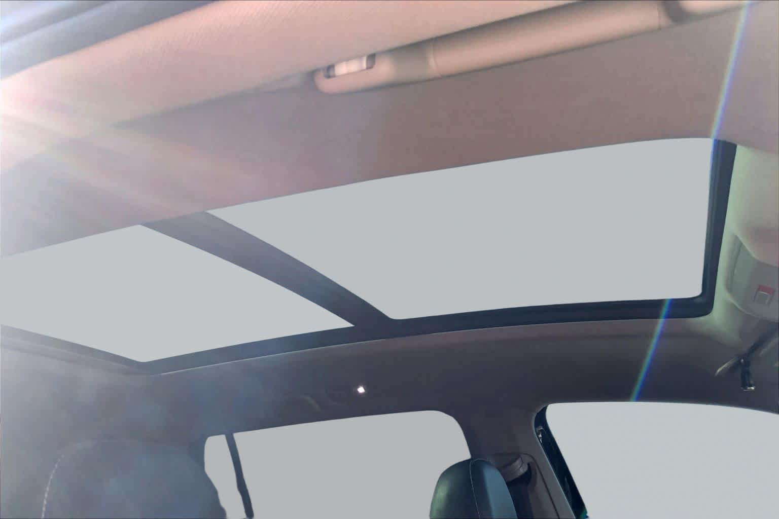 Used 2021 Volkswagen Atlas SE w/ Panoramic Sunroof Package FWD image 13