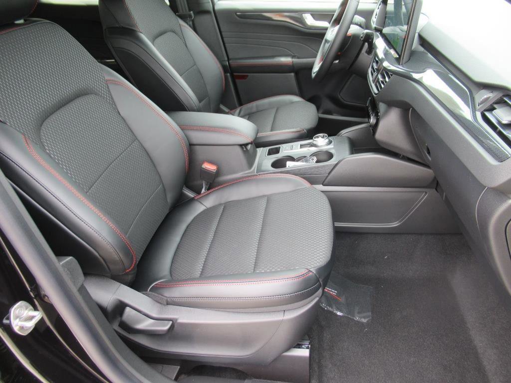 Certified 2025 Ford Escape ST-Line w/ Tech Pack #1 image 10