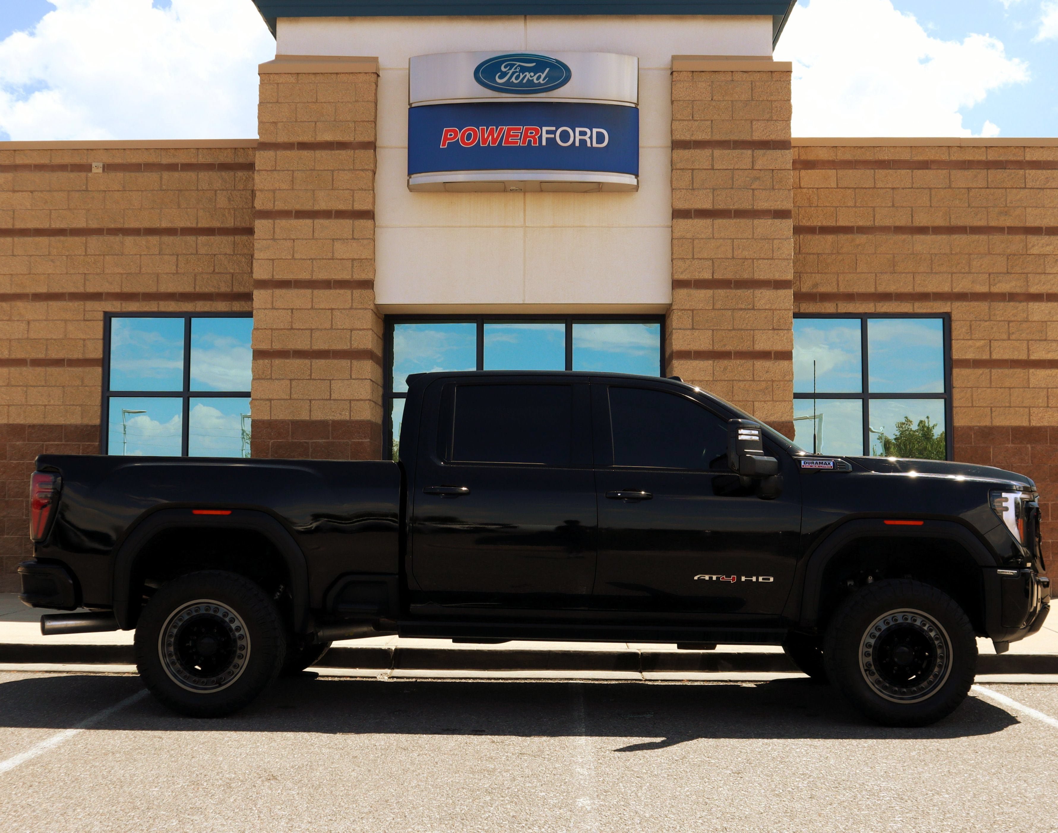 Used 2024 GMC Sierra 2500 AT4 w/ AT4 Premium Plus Package AWD/4WD image 5