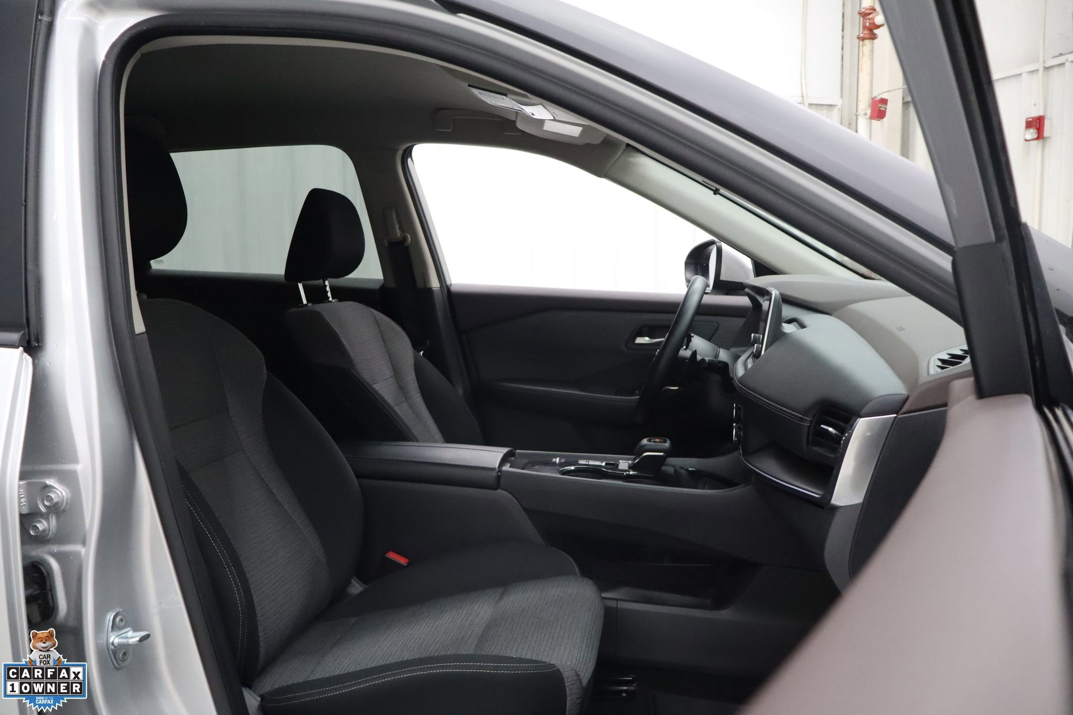 Used 2023 Nissan Rogue SV image 30