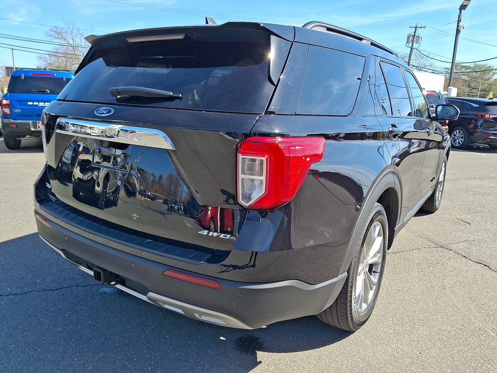 Certified 2023 Ford Explorer XLT w/ Equipment Group 202A image 4