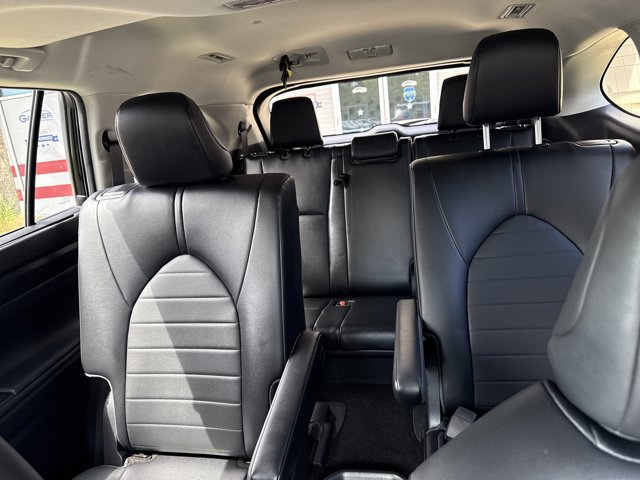 Used 2023 Toyota Highlander XLE AWD/4WD image 15