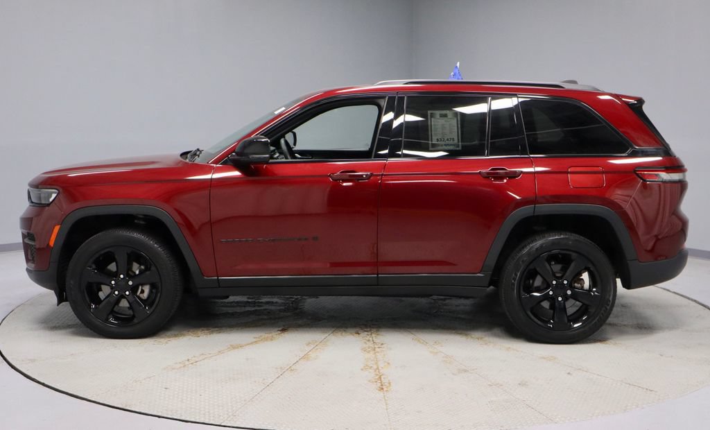 Used 2023 Jeep Grand Cherokee Altitude AWD/4WD image 9