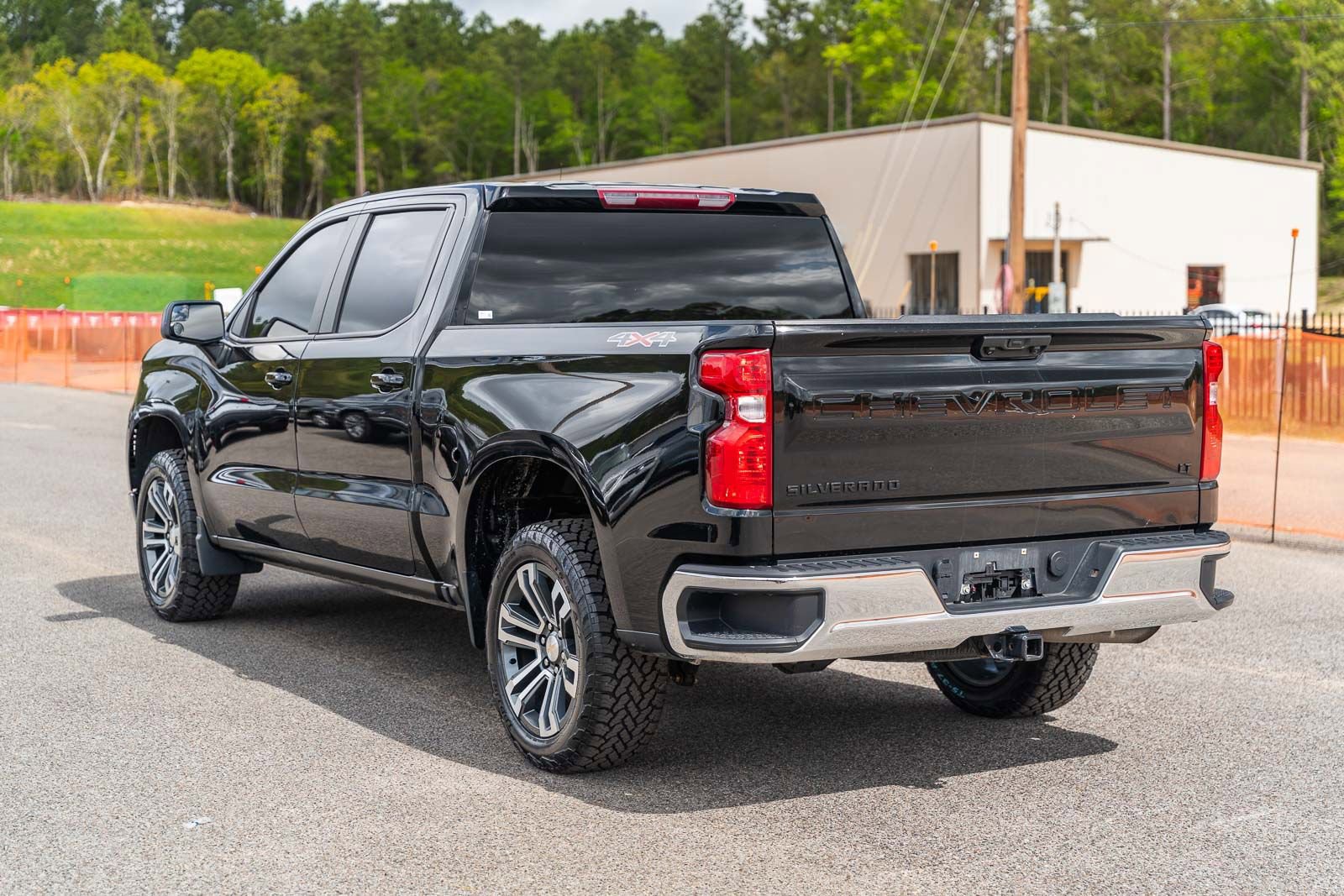 Used 2023 Chevrolet Silverado 1500 LT AWD/4WD image 5