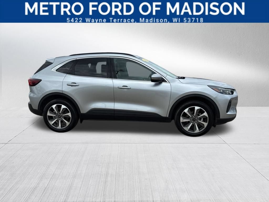 Certified 2024 Ford Escape Platinum AWD/4WD image 1