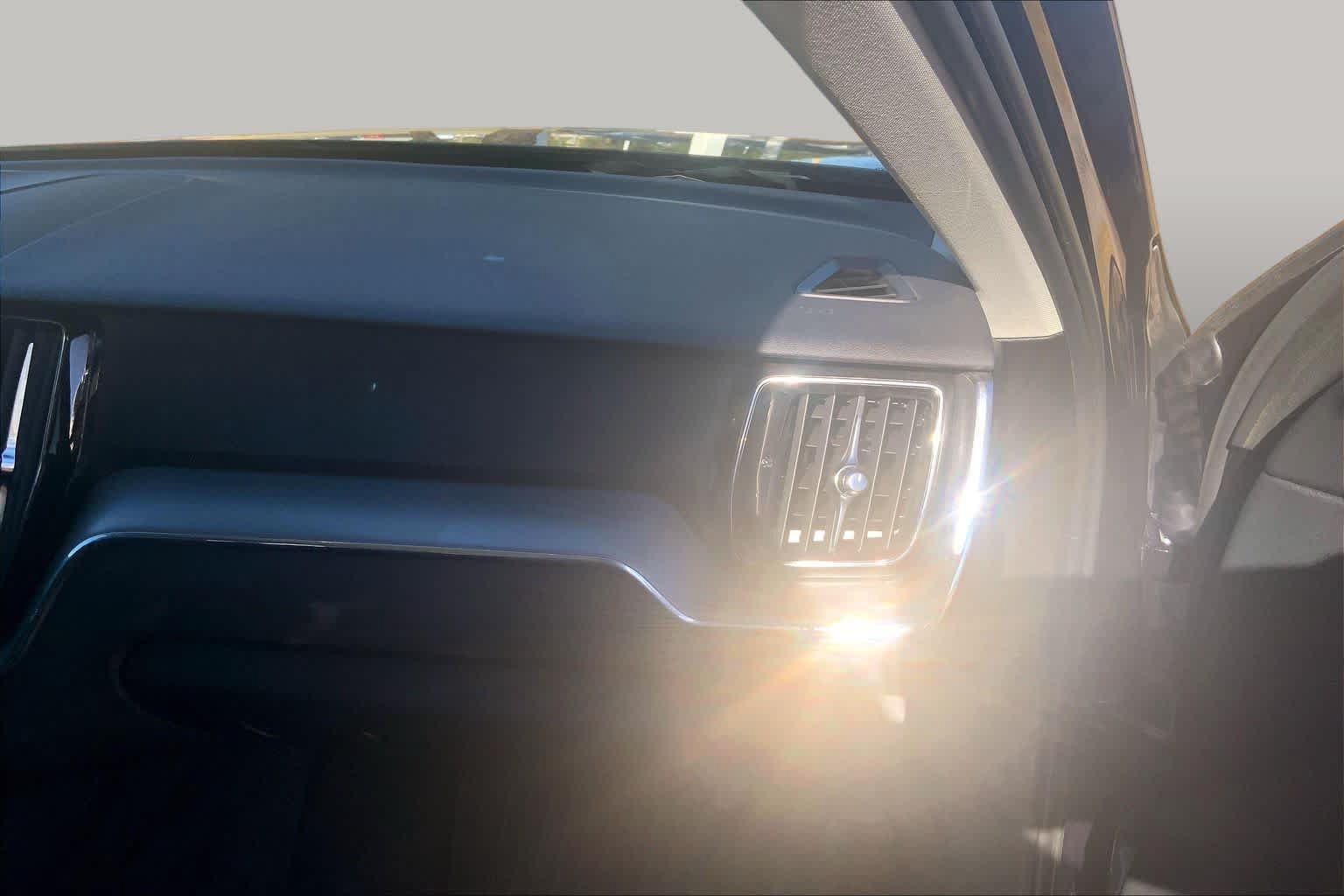 Used 2023 Volvo XC60 B5 Core w/ Climate Package FWD image 19