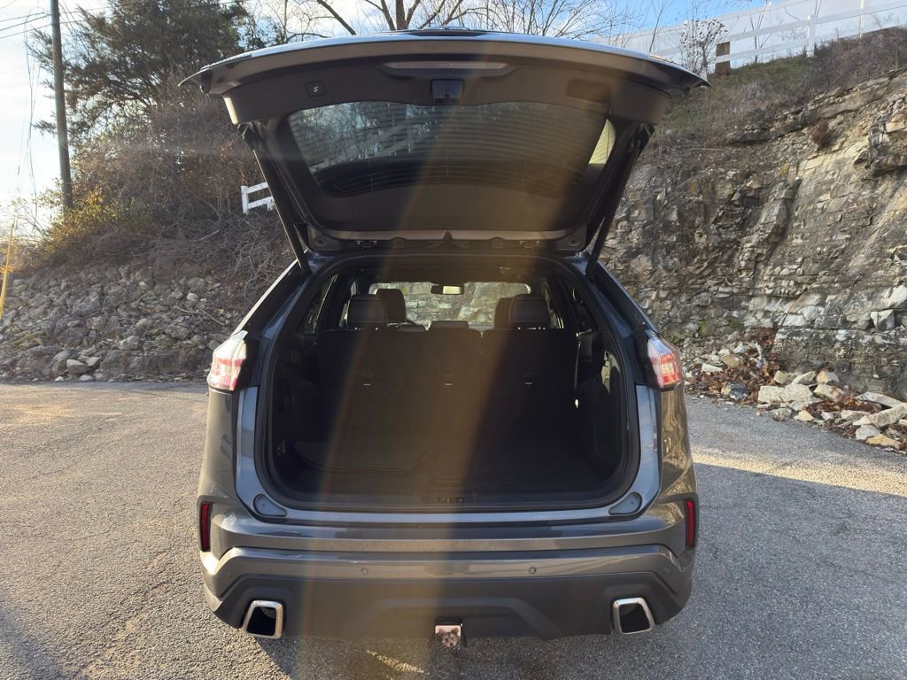 Certified 2024 Ford Edge ST w/ Equipment Group 401A image 9