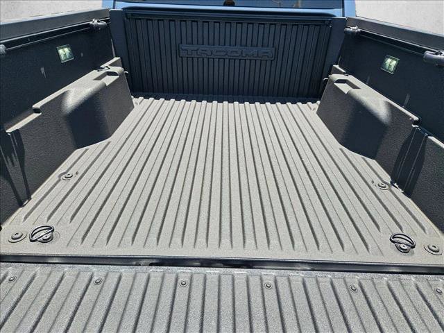 Used 2025 Toyota Tacoma SR5 AWD/4WD image 6