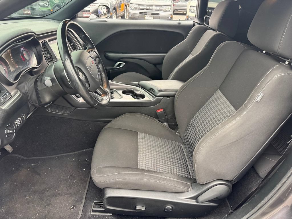 Used 2022 Dodge Challenger GT w/ Blacktop Package AWD/4WD image 7