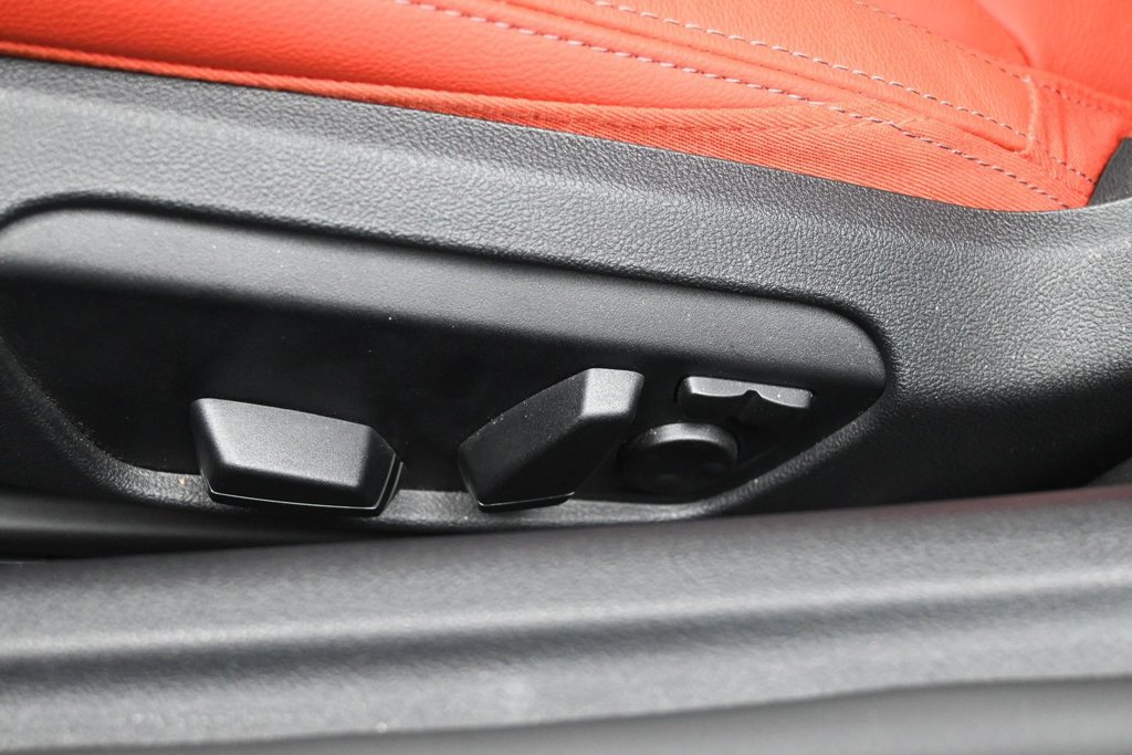 Used 2025 BMW Z4 M40i w/ Edition RWD image 11