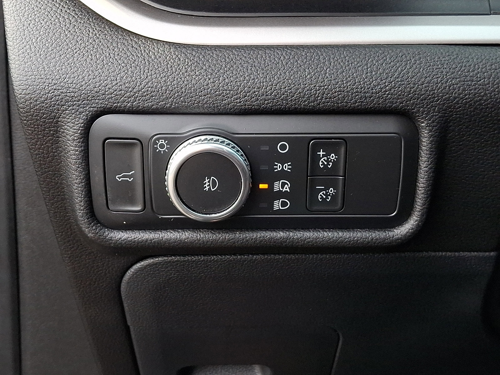 Certified 2022 Ford Explorer XLT w/ Equipment Group 202A image 26