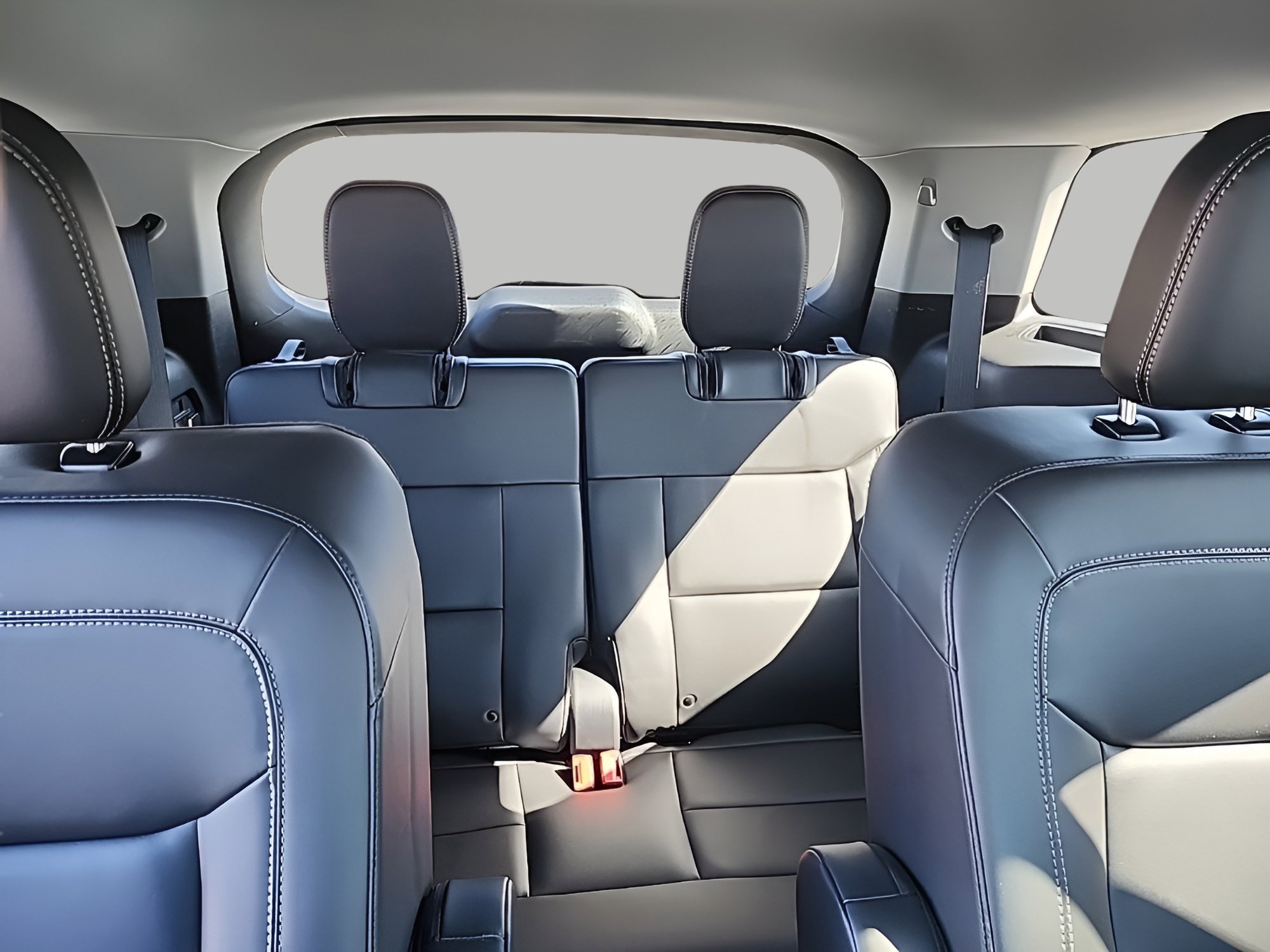 Certified 2023 Ford Explorer XLT w/ Equipment Group 202A image 9