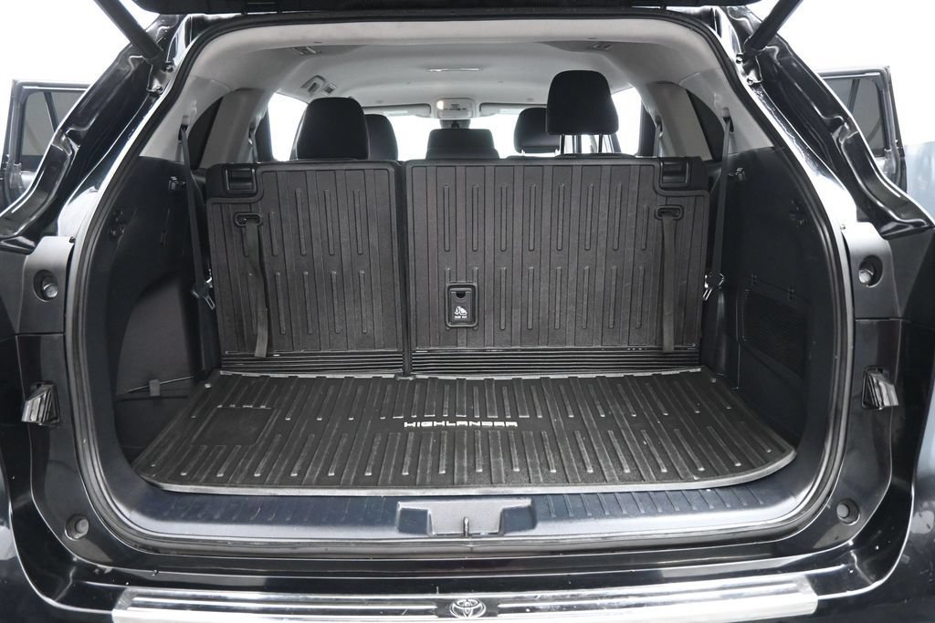 Used 2023 Toyota Highlander LE AWD/4WD image 20