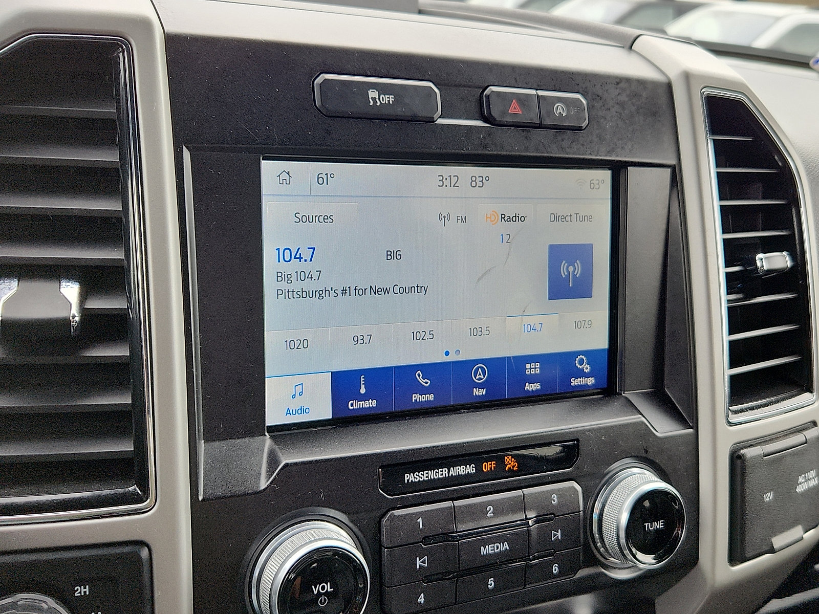 Certified 2019 Ford F150 Lariat w/ Equipment Group 502A Luxury AWD/4WD image 15