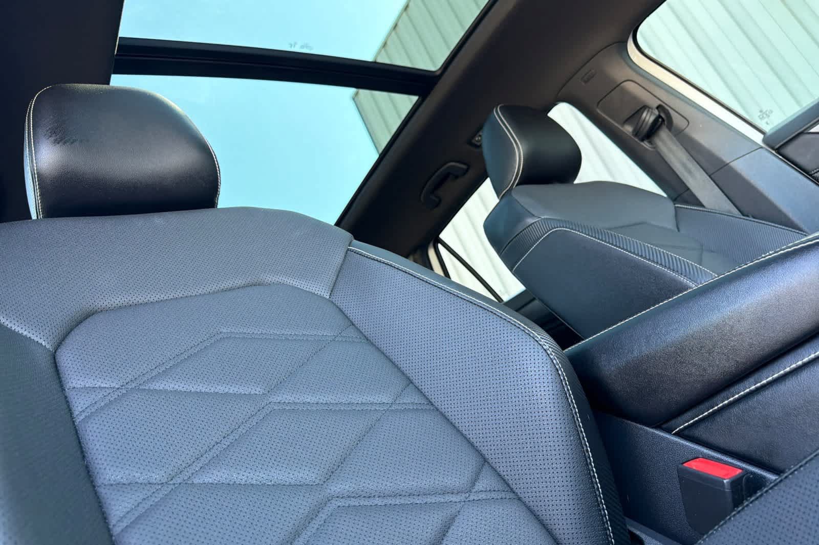 Used 2024 Volkswagen Atlas Cross Sport SE w/ Panoramic Sunroof Package AWD/4WD image 17