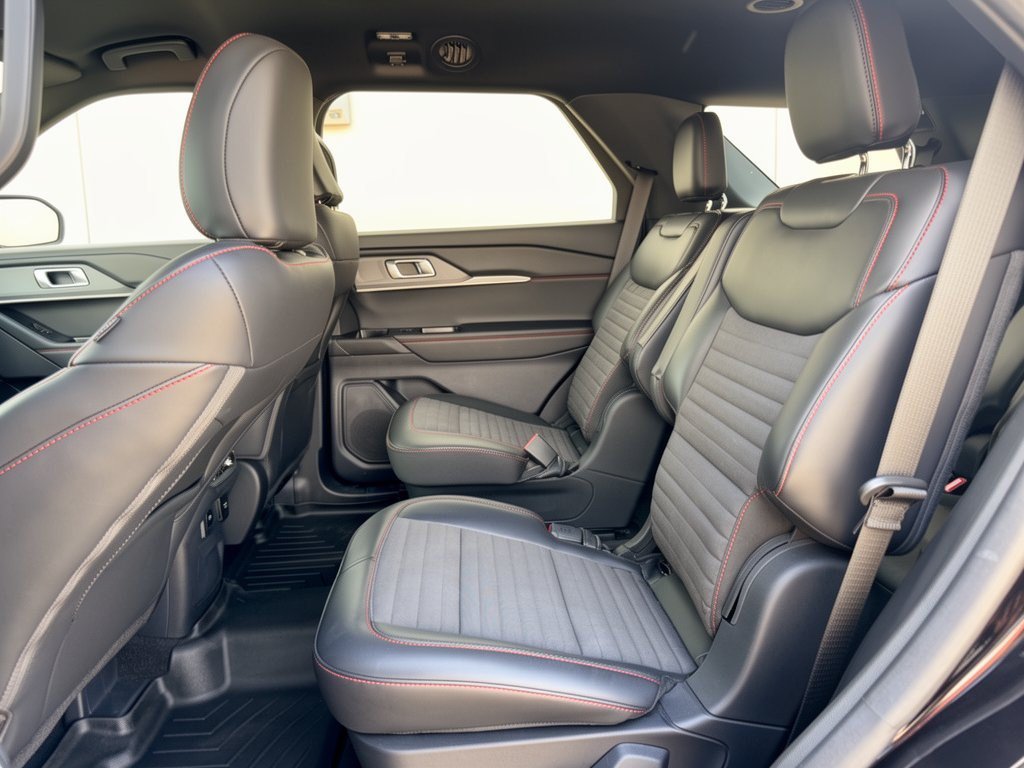 Certified 2025 Ford Explorer ST-Line w/ Premium Package RWD image 25