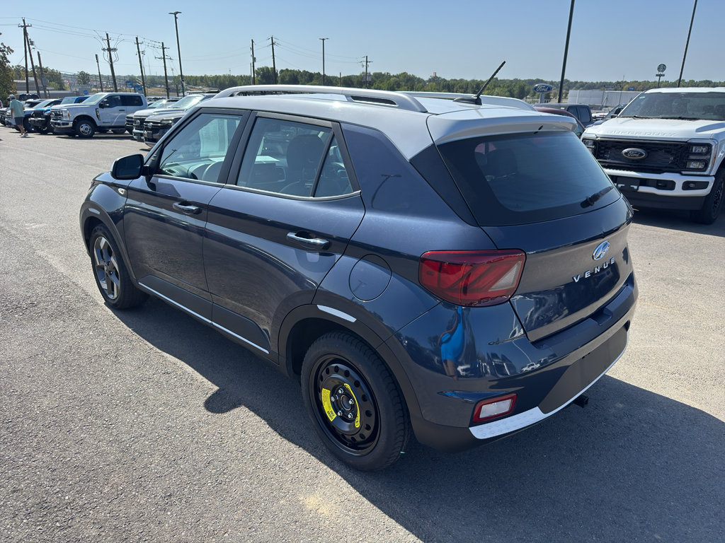 Used 2024 Hyundai Venue Limited FWD image 7