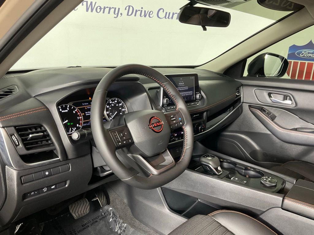 Used 2025 Nissan Rogue SV AWD/4WD image 13