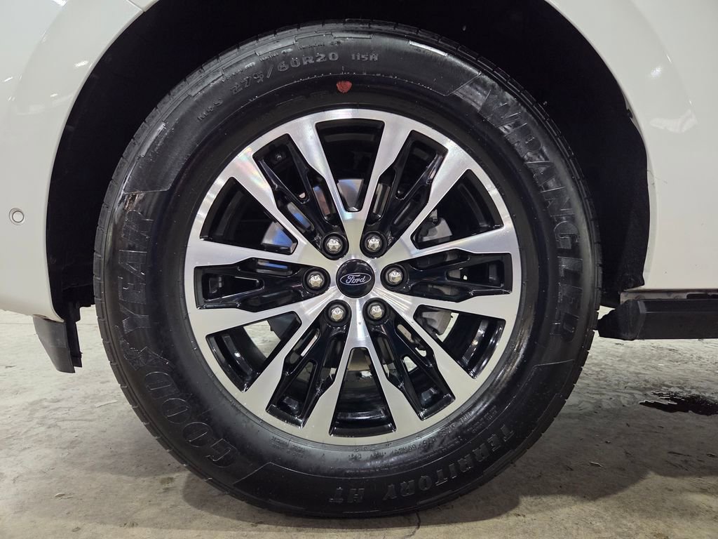 Certified 2025 Ford Expedition Platinum image 21