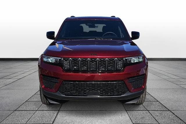 Used 2025 Jeep Grand Cherokee Altitude AWD/4WD image 2