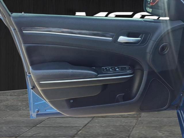 Used 2022 Chrysler 300 Touring w/ Sport Appearance Package image 22
