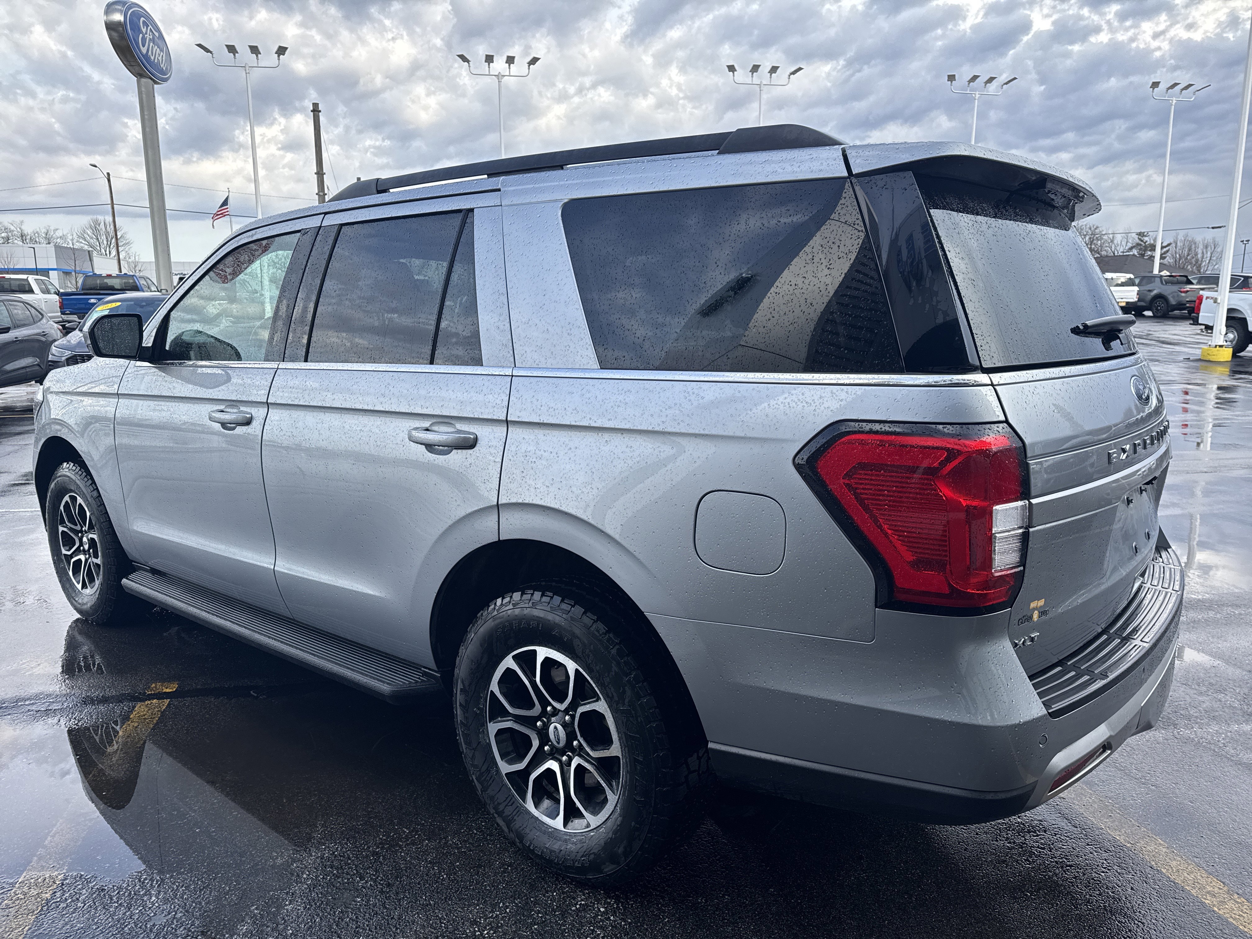 Certified 2024 Ford Expedition XLT image 3