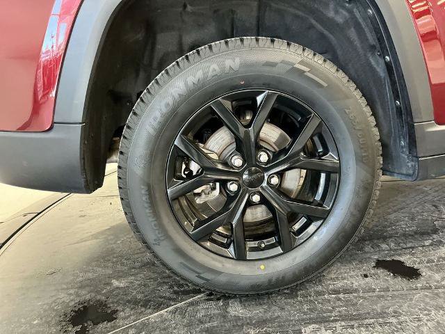 Used 2025 Jeep Grand Cherokee Altitude AWD/4WD image 10