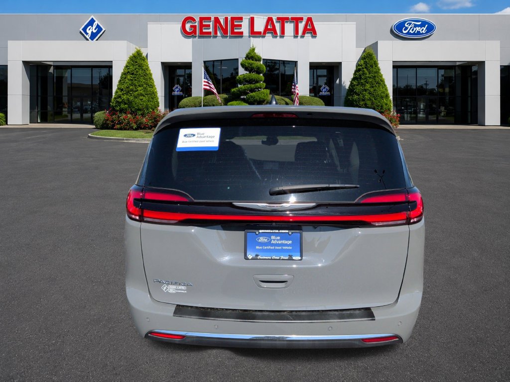 Used 2023 Chrysler Pacifica Touring-L FWD image 15