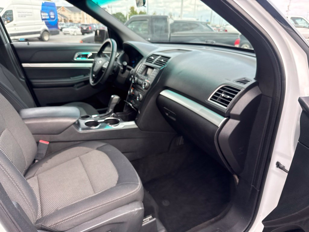 Certified 2017 Ford Explorer XLT FWD image 33