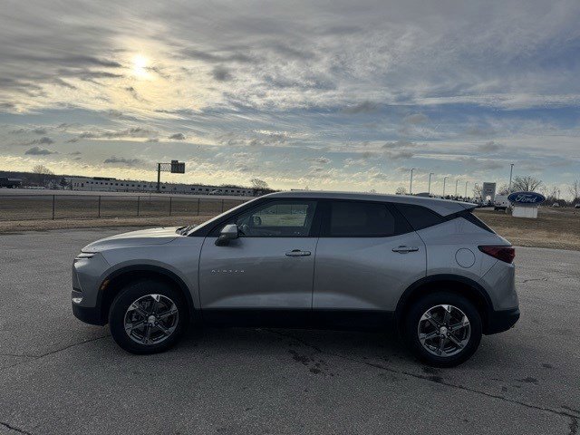 Used 2023 Chevrolet Blazer LT image 2