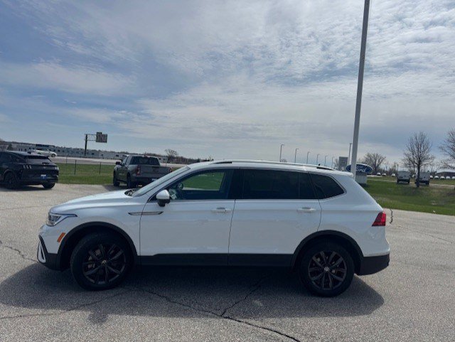 Used 2022 Volkswagen Tiguan SE image 2
