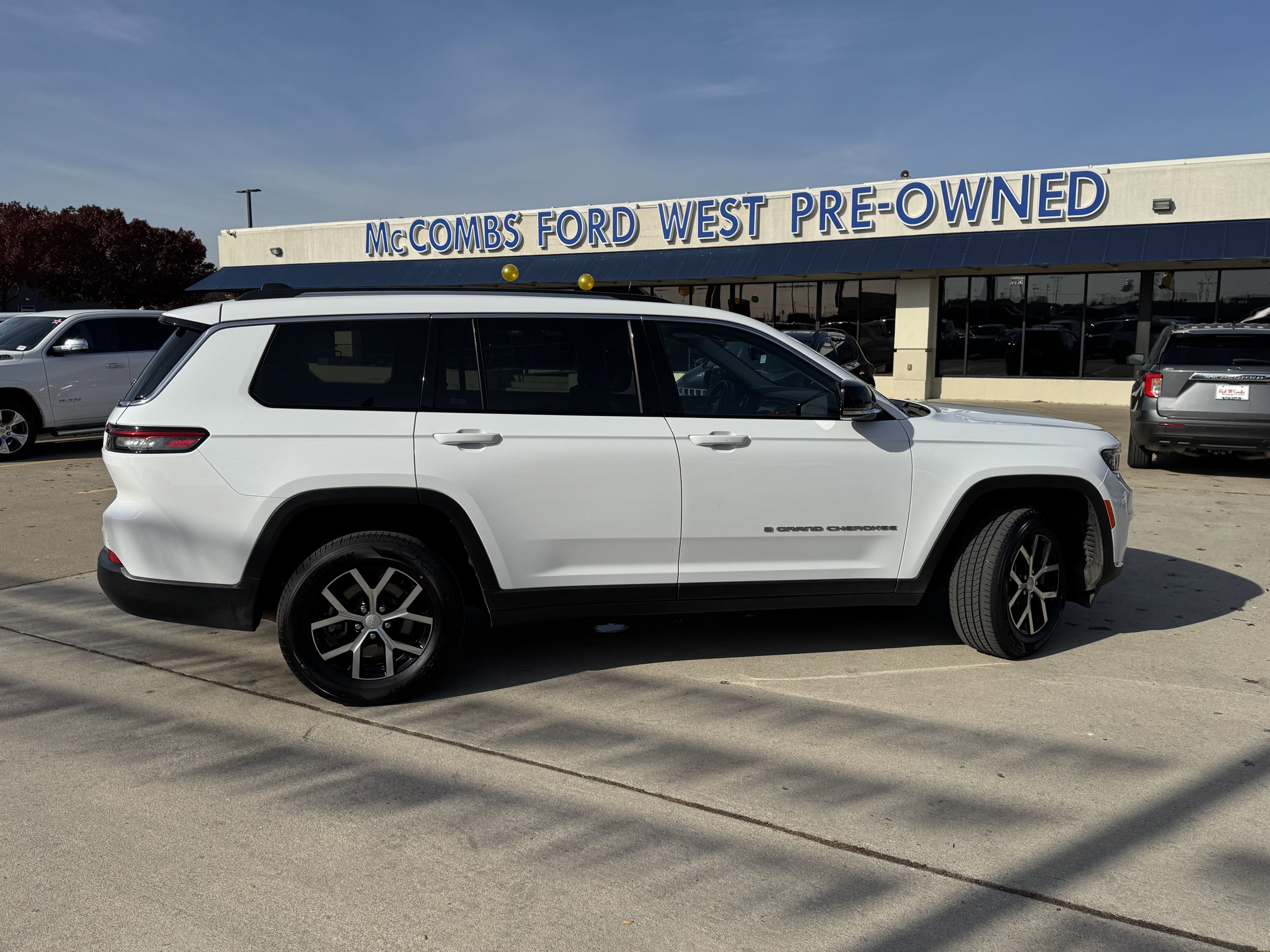 Used 2023 Jeep Grand Cherokee L Limited image 4