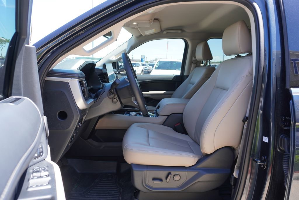 Certified 2024 Ford Expedition XLT RWD image 7