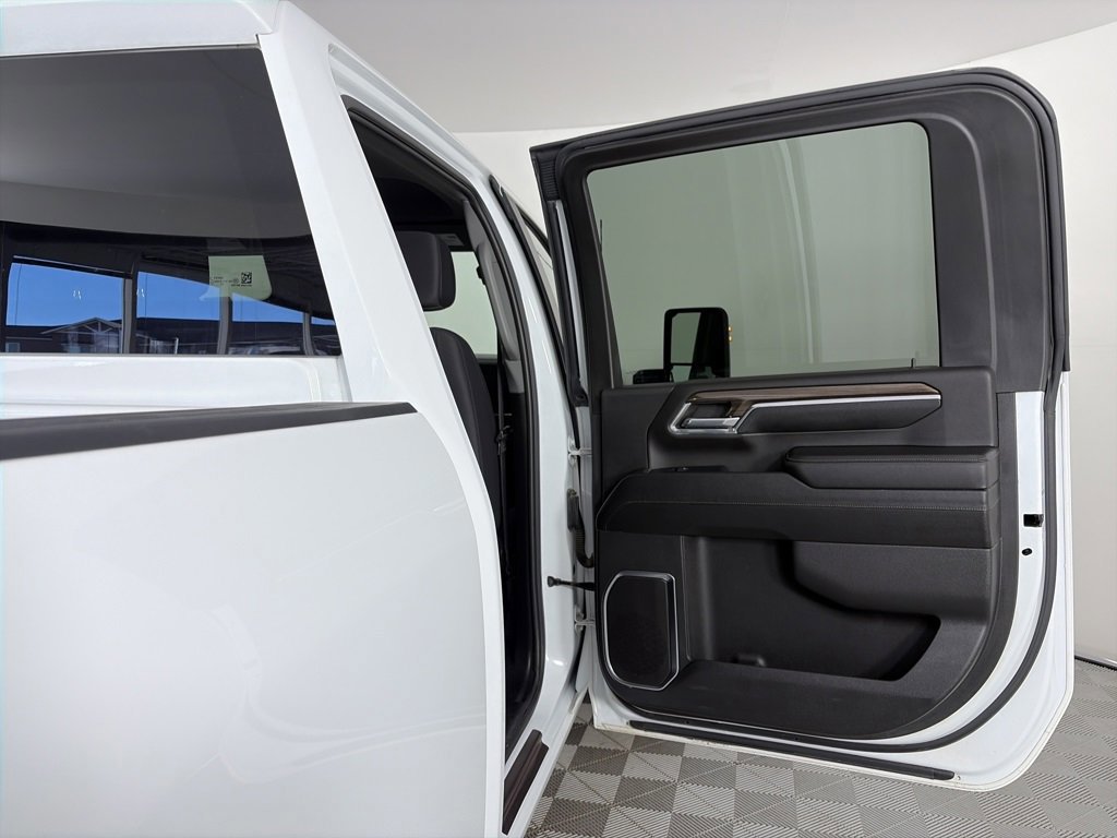 Used 2024 Chevrolet Silverado 3500 LT image 27