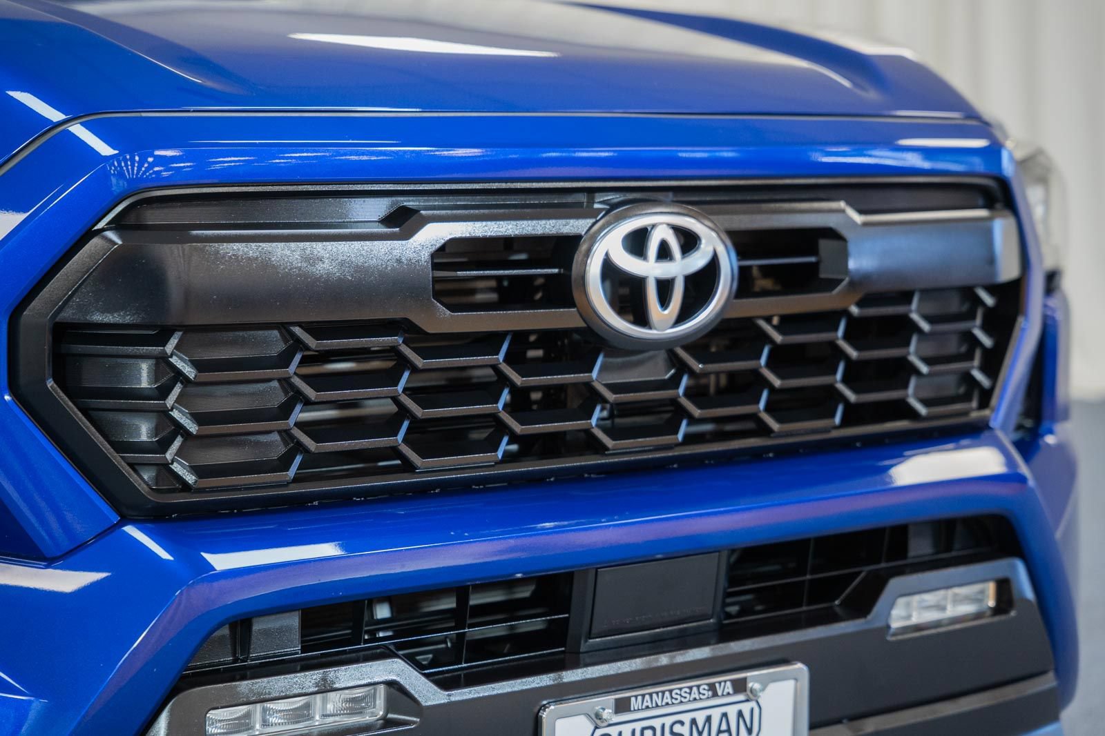 Used 2024 Toyota Tacoma TRD Off-Road AWD/4WD image 11