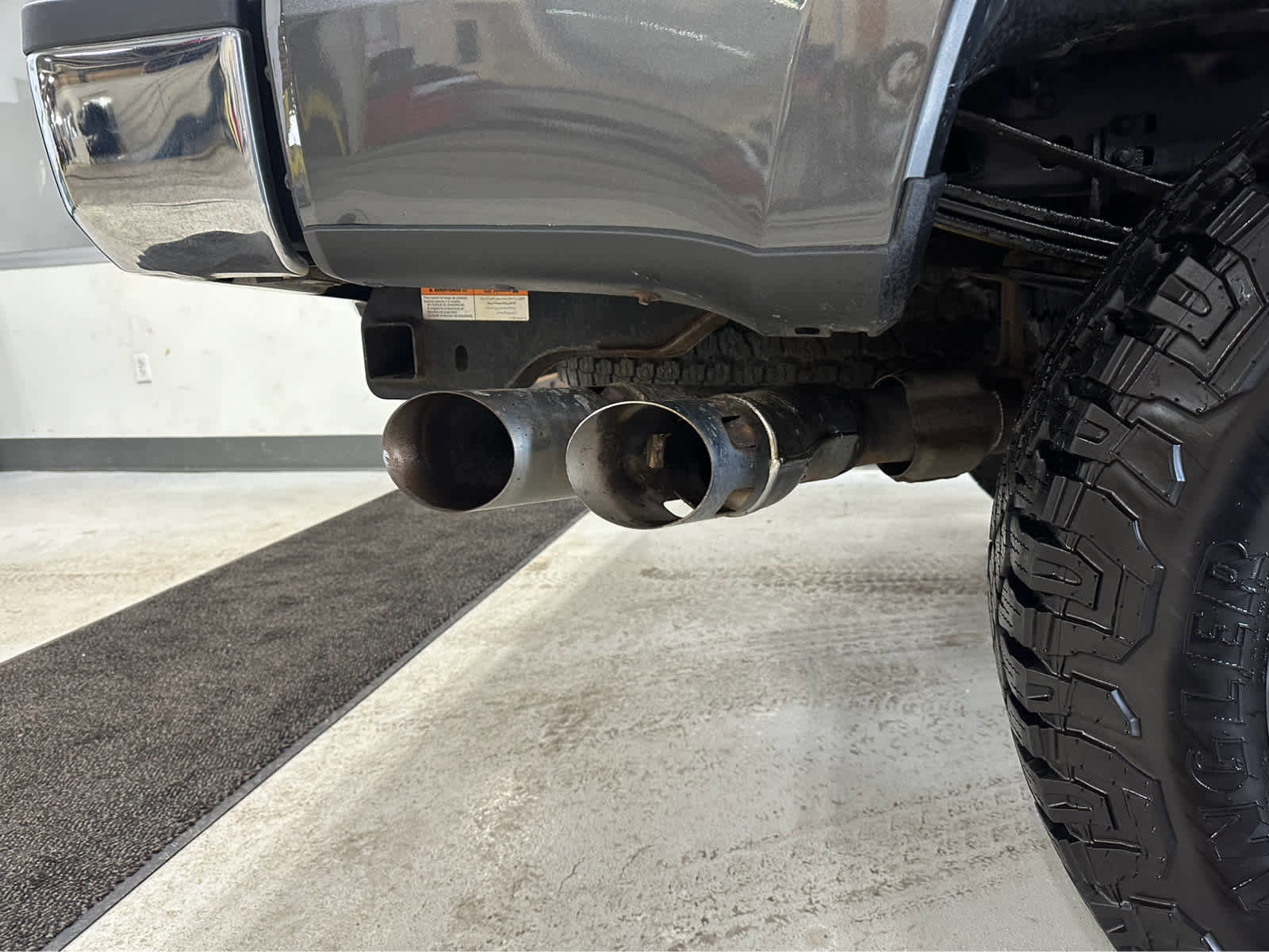 Certified 2017 Ford F350 Lariat w/ Chrome Package image 45